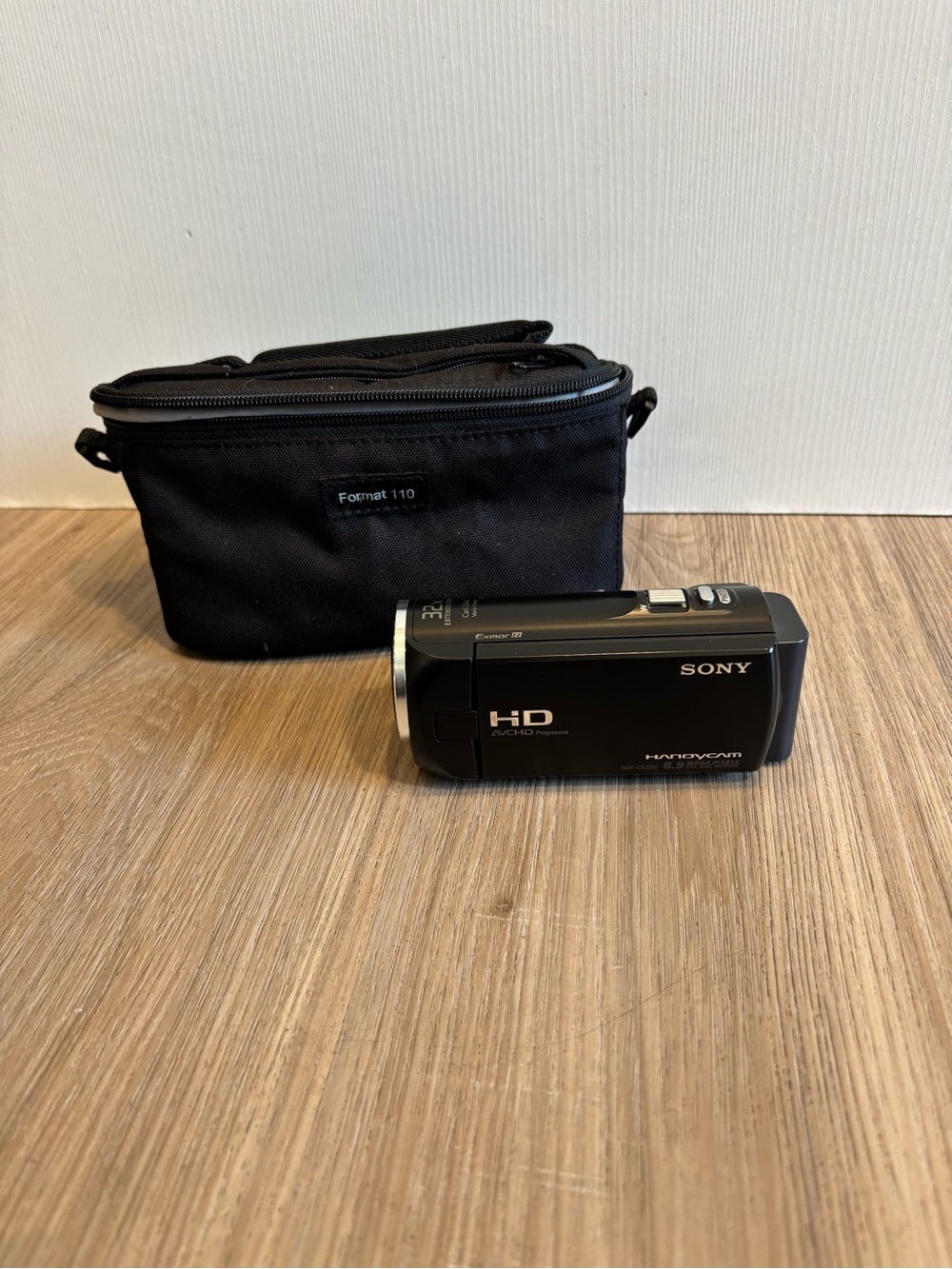 Sony Handycam HDR-CX220 HD AVCHD Camcorder carry case Built In Charger Works